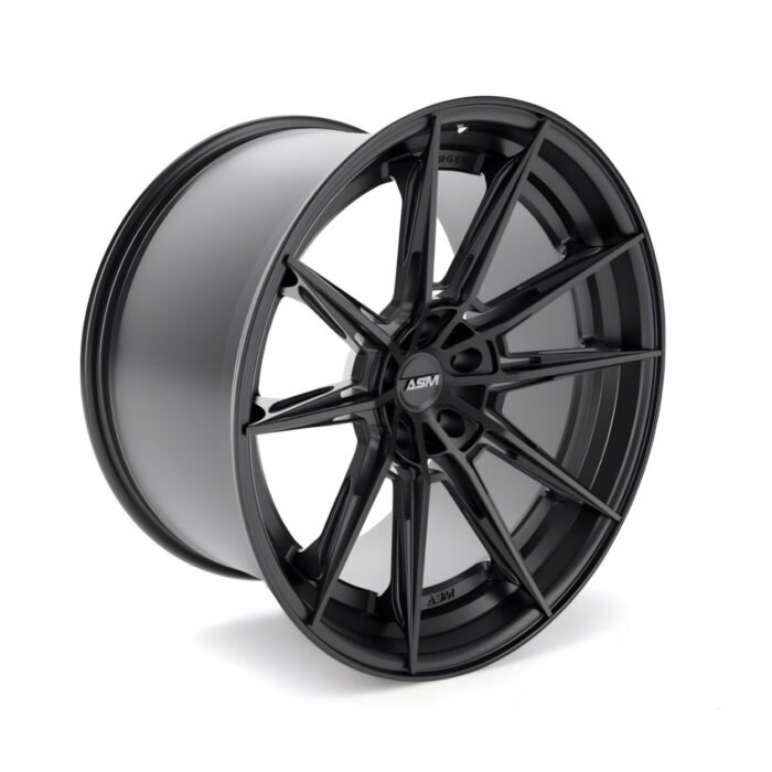 Detaliu spițe și centru prelucrat CNC al jantei AP. FORGED 10 – design agresiv și finisaj premium pentru performanță auto de top