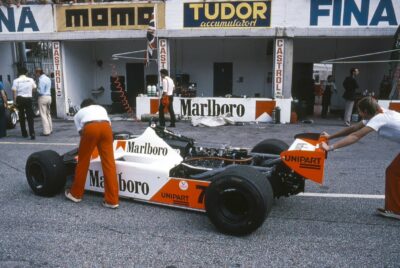 Monopost McLaren MP4/1 din 1981 cu șasiu complet din fibră de carbon – începutul erei moderne în Formula 1