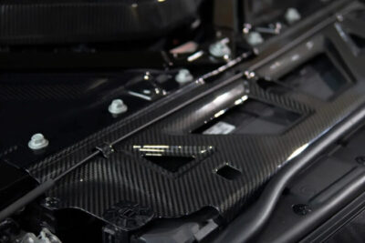 Capac slam panel din fibră de carbon pentru BMW M3 G80 și M4 G82 – detaliu ușor, rezistent la căldură, finisaj premium ASM Tuning România